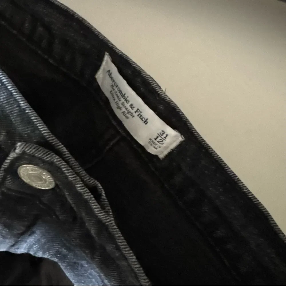 Abercrombie and Fitch Ankle Straight Ultra High Rise Black Distressed Jeans